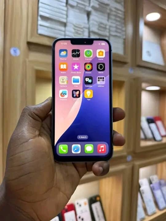 iPhone 13 simple bleu