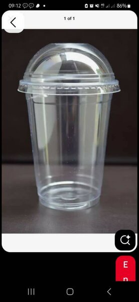 Gobelets en plastique rouges