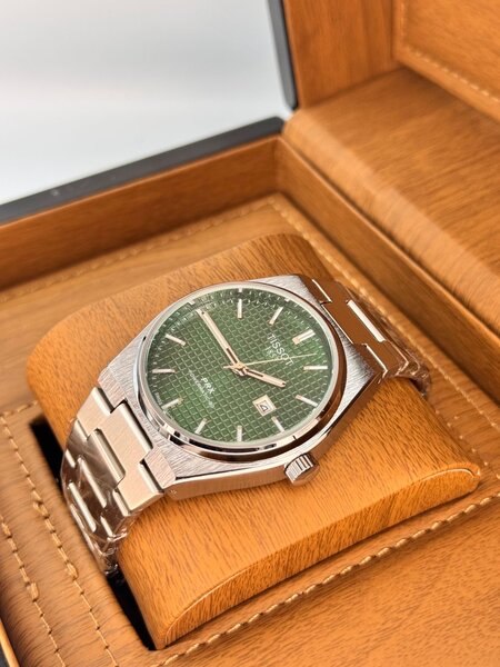 Montre élégante en acier inoxydable