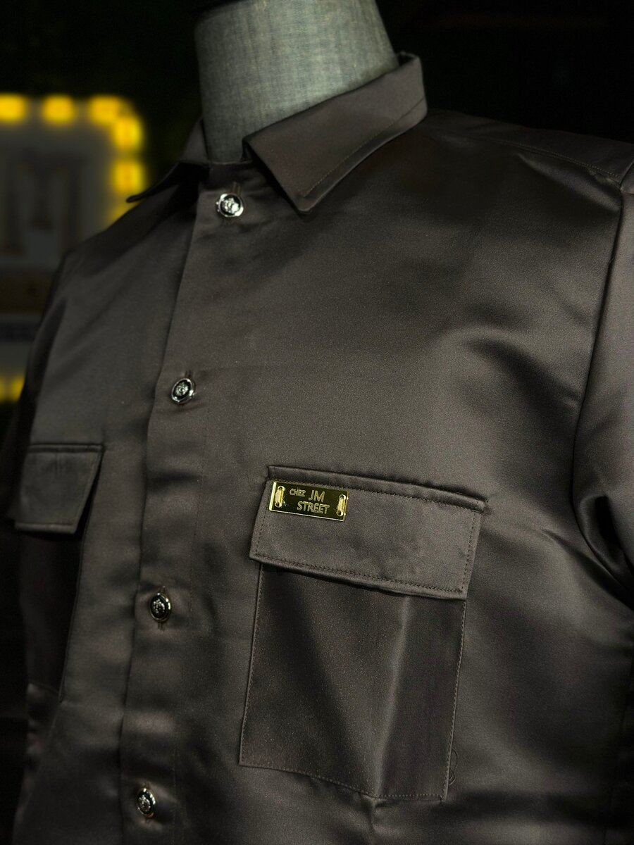 Chemise en satin brun élégant