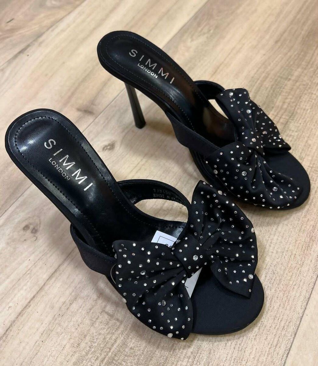 Mules élégantes avec nœuds