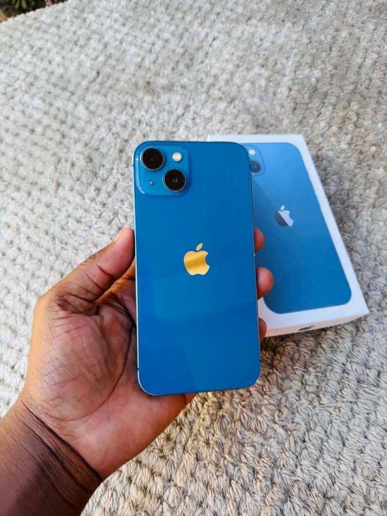 iPhone 13 Rouge et Bleu