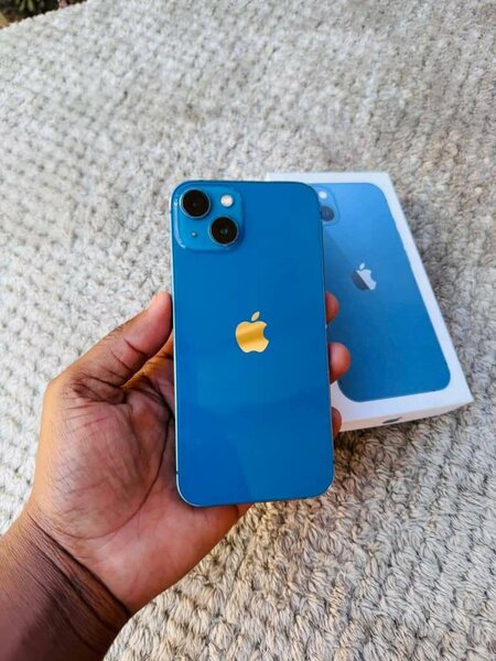 iPhone 13 Rouge et Bleu