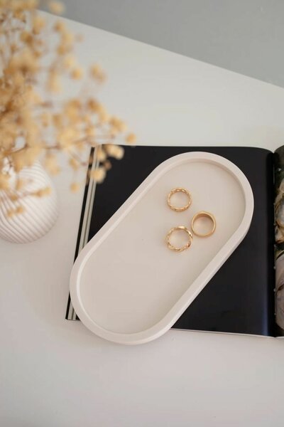 Oval tray