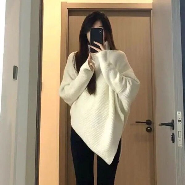 Трендовый свитер в наличии