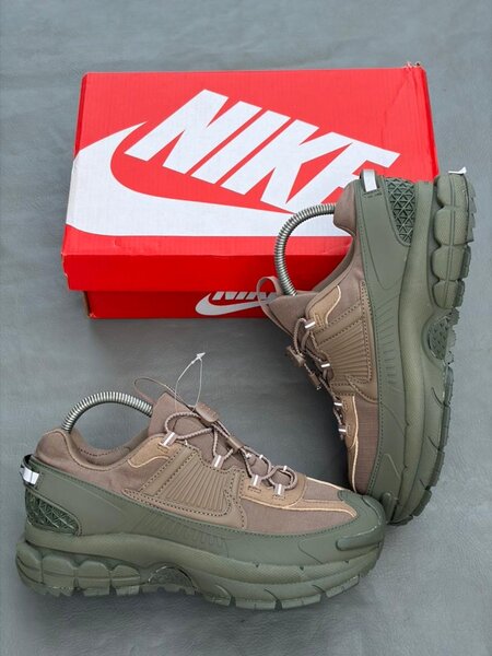 Baskets Nike en cuir kaki