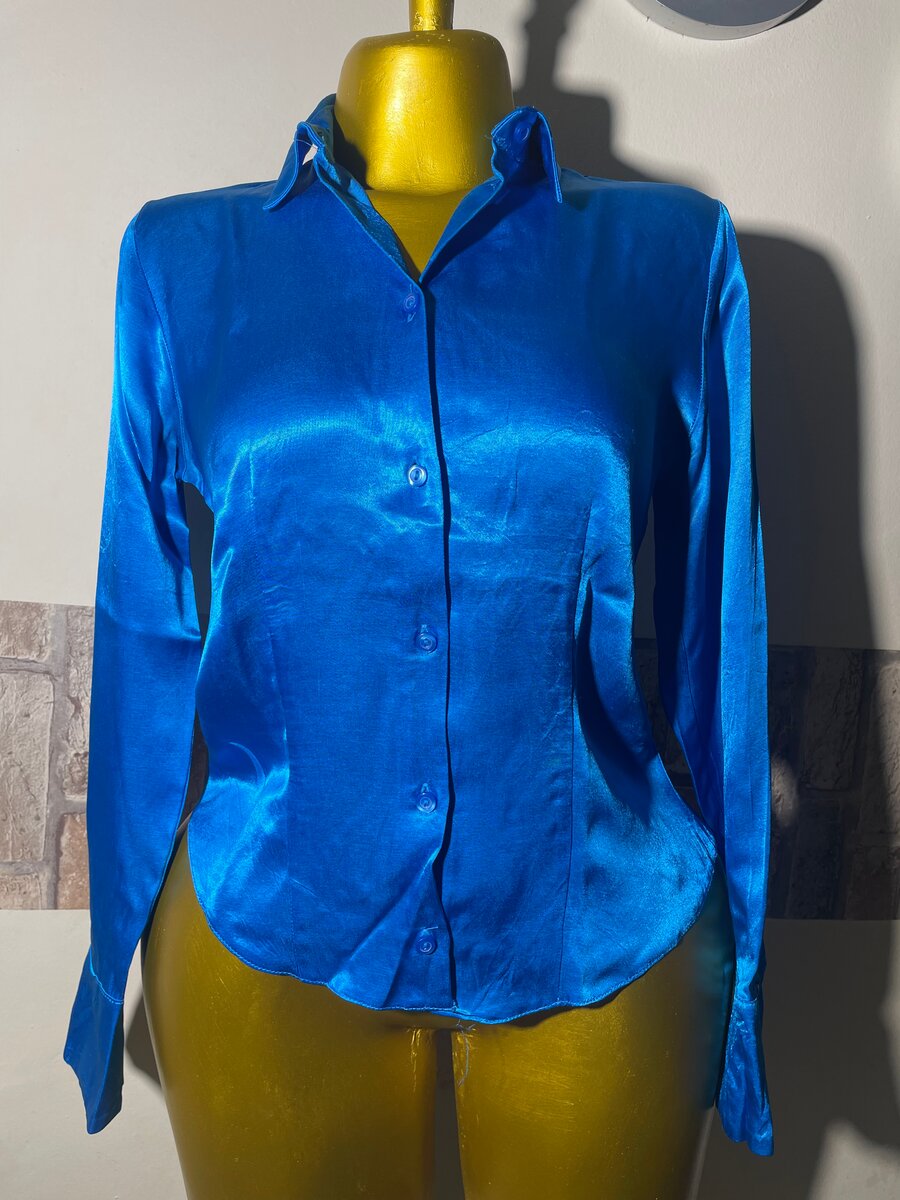 Chemise satinée bleue