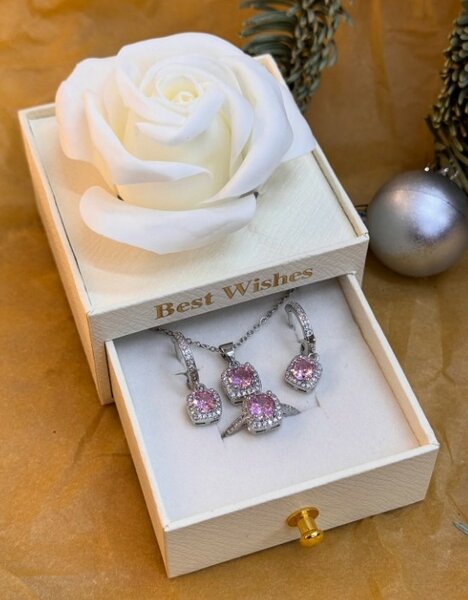 Элегантный набор украшений