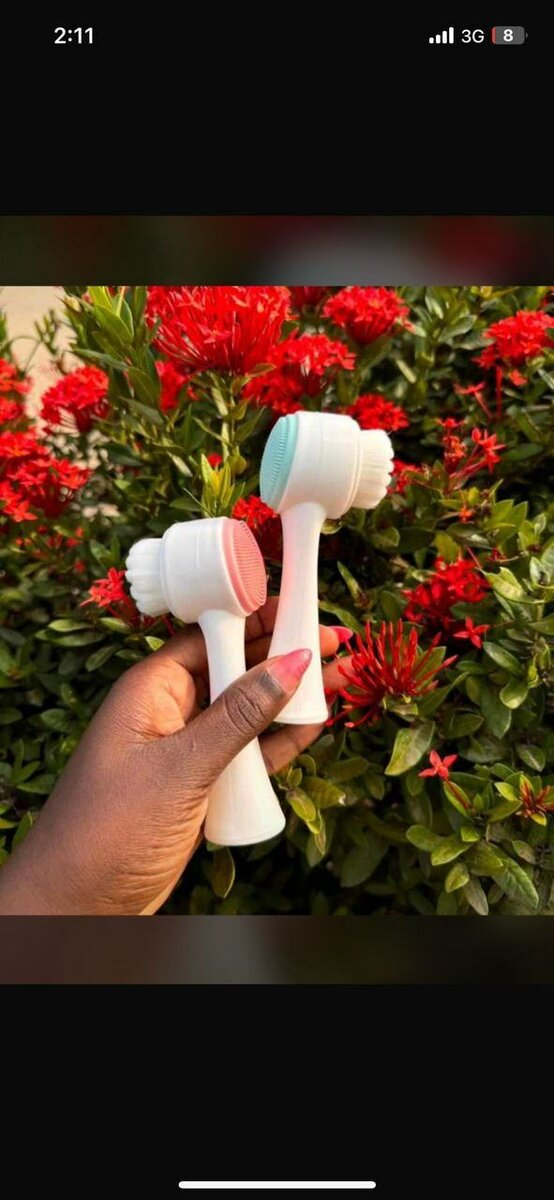 Double sided face scrub