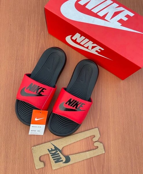 Nike Victori slides