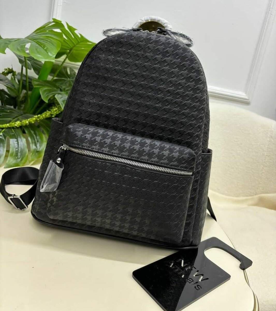 Sac à dos en cuir noir élégant