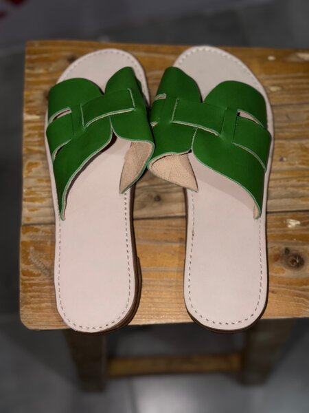 Sandales en cuir vert élégantes