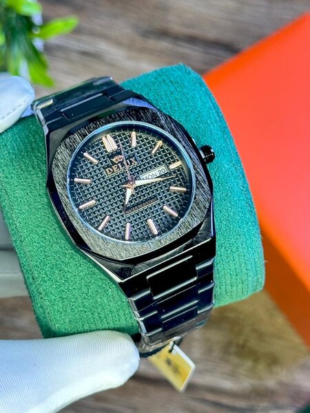 Montres élégantes en acier inoxydable