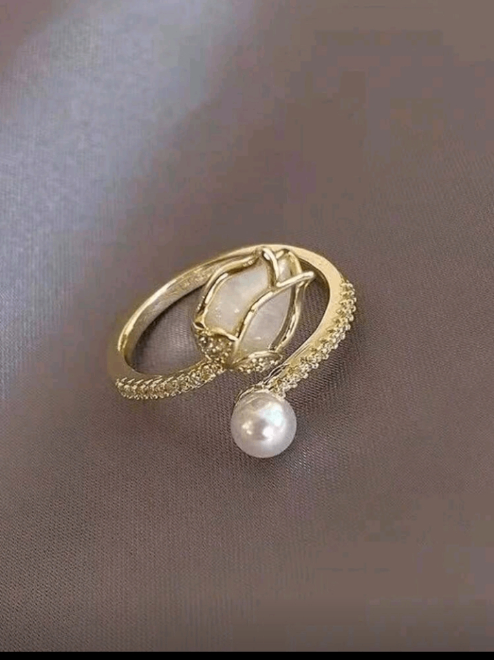 Bague élégante en or et perle