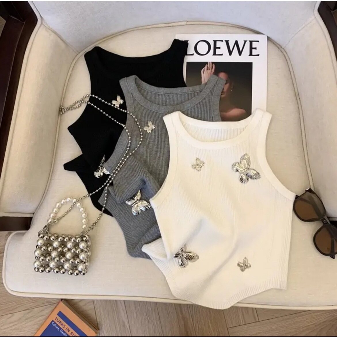 Модный топ с бабочками