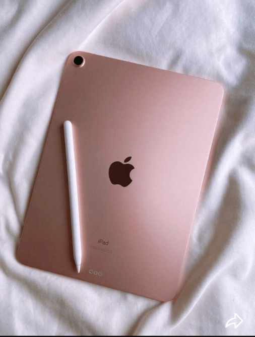 iPad rose avec Apple Pencil