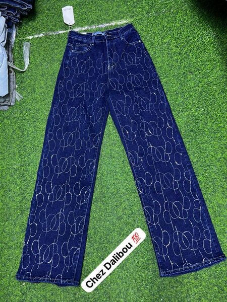 Jeans larges motif tendance