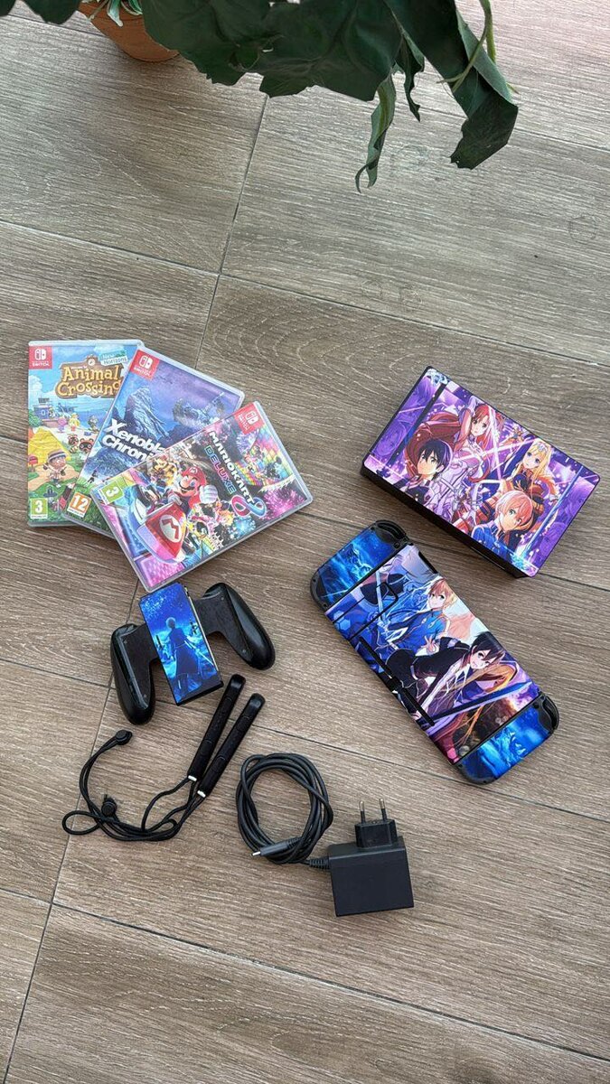 Nintendo Switch +2 Disquettes Offertes +Accessoires en promo