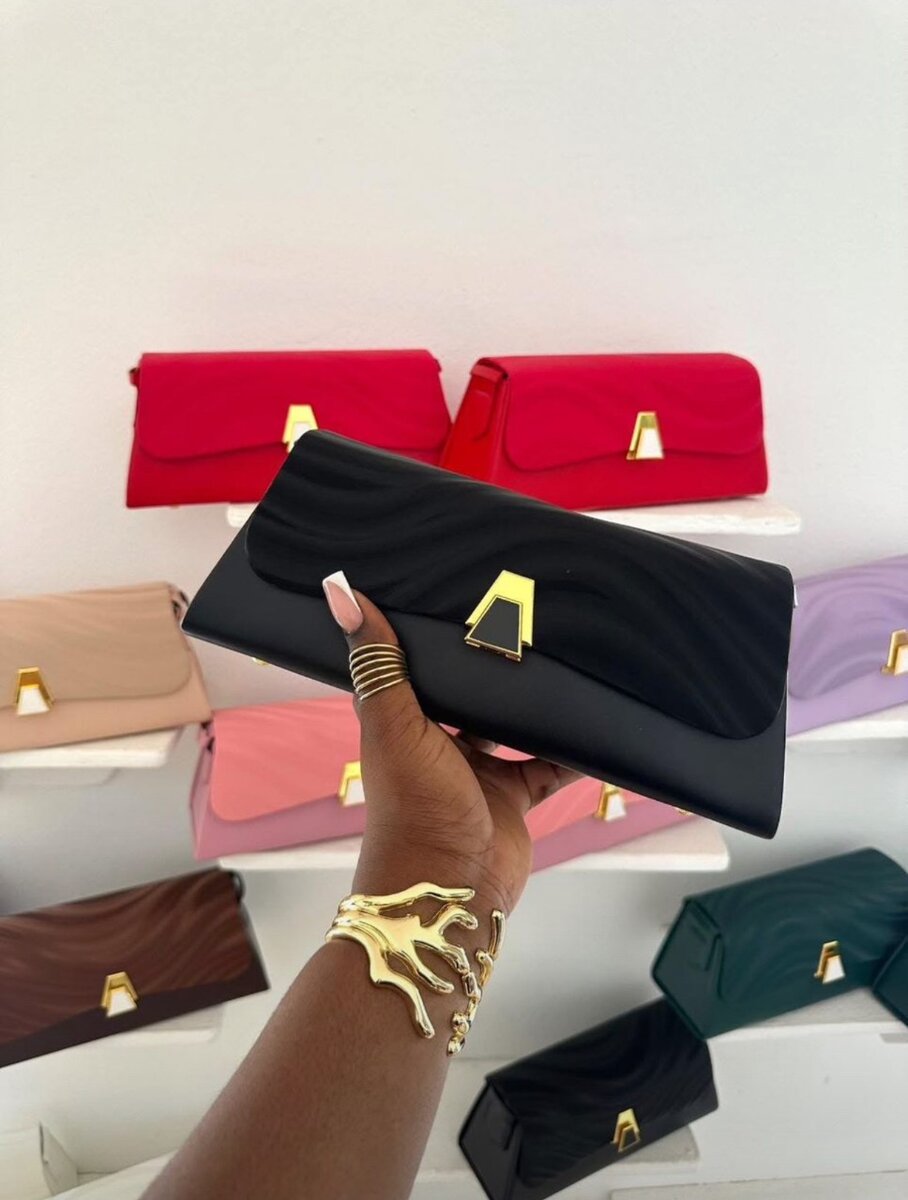 Élégant pochette noir femme