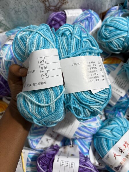 Fil à tricoter coloré de qualité