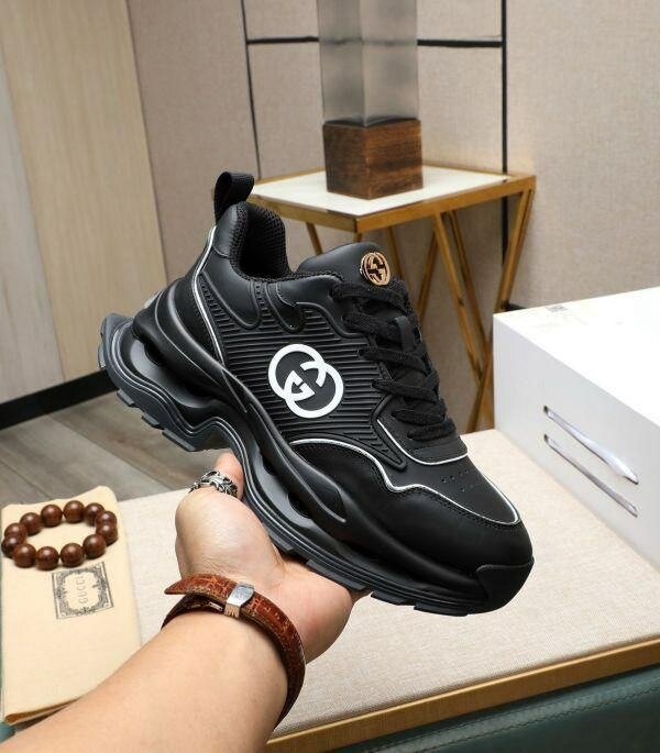 Baskets de sport modernes