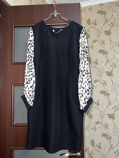 Платье средней длины