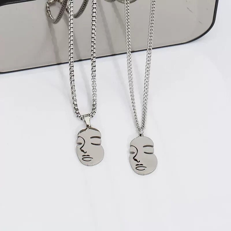 Collier Visage Abstract Argent