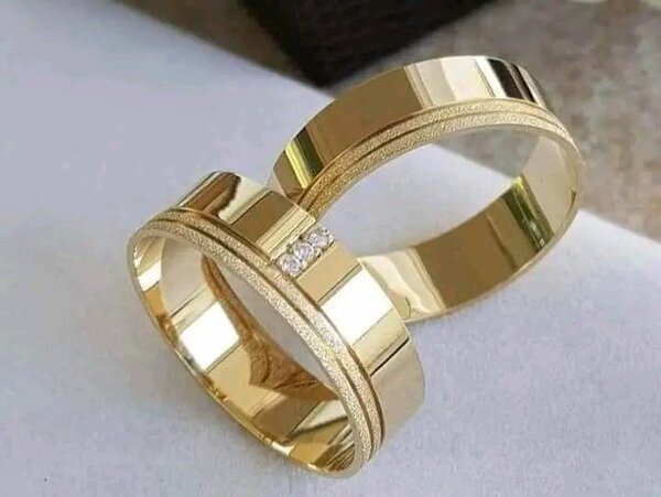 Alliances en or avec diamants