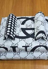 Beautiful 2 bedsheets and 2 pillow cases multicolor