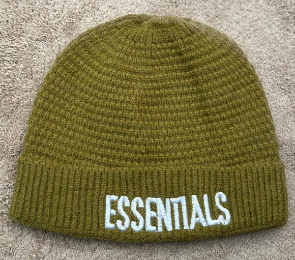 Bonnet en laine "Essentials"