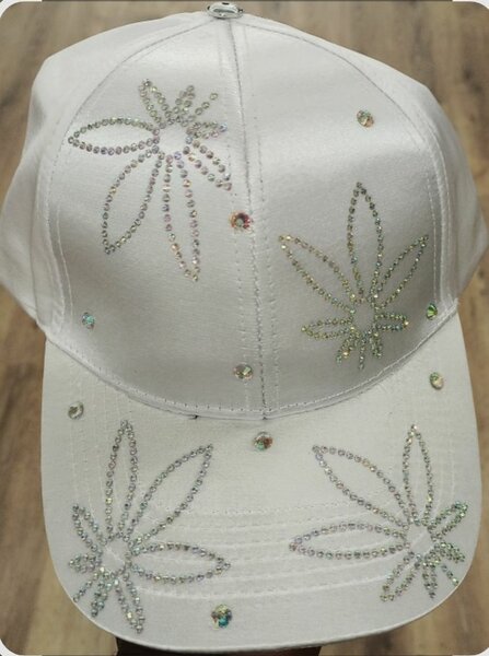 Casquette à strass élégante