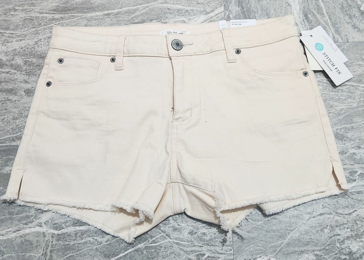 Women's Frayed Step Peach Hem Denim Shorts