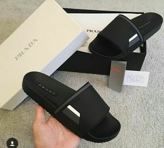 Claquettes Prada Élégantes