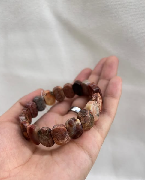 Табигый таштан жасалган билерик