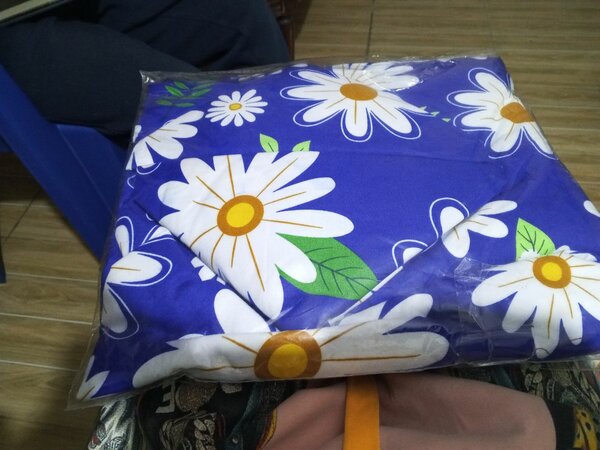 Couverture florale bleu vif