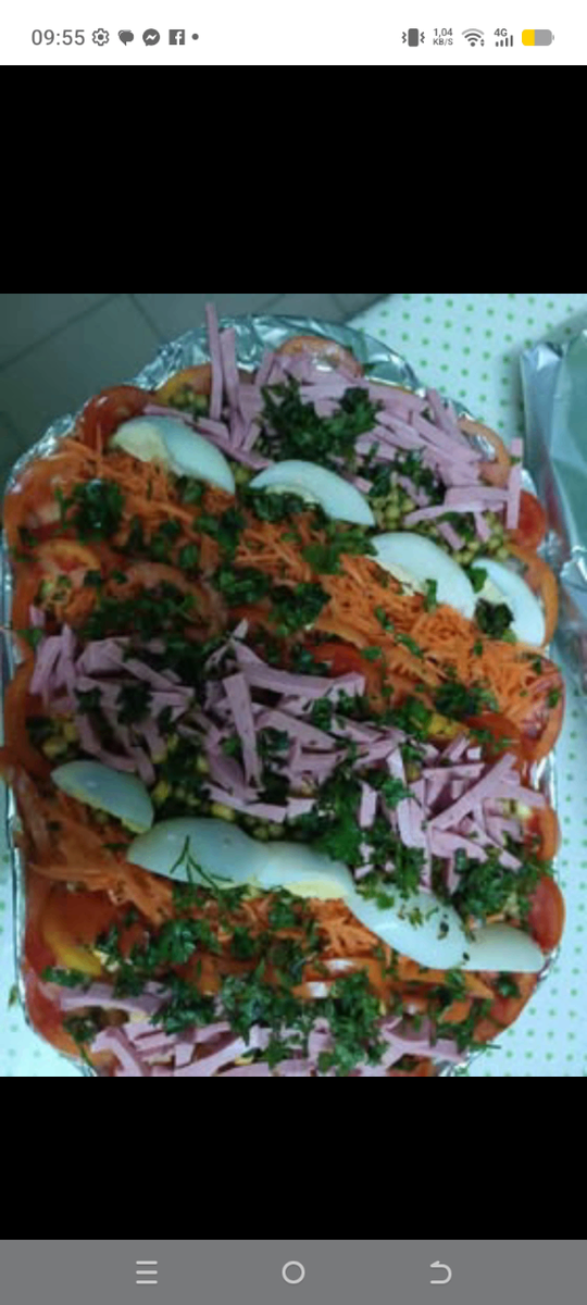 Assiette de charcuterie colorée