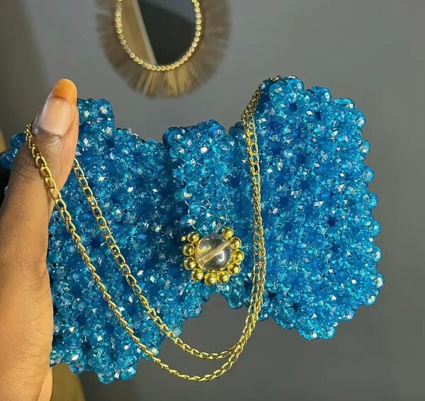 Sac à main perlé artisanal