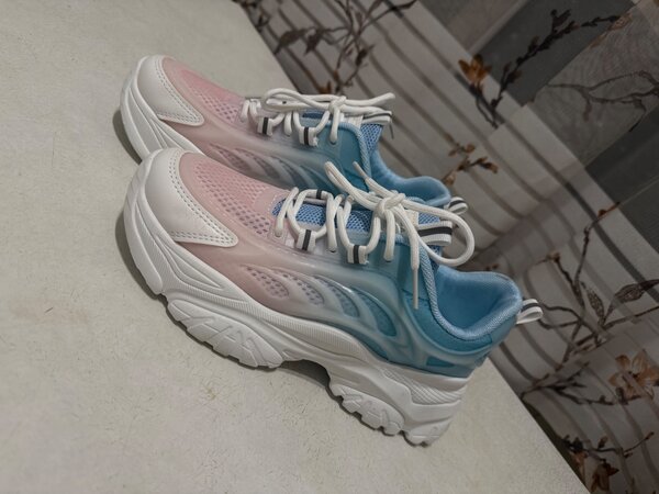 Кроссовки женские, новые