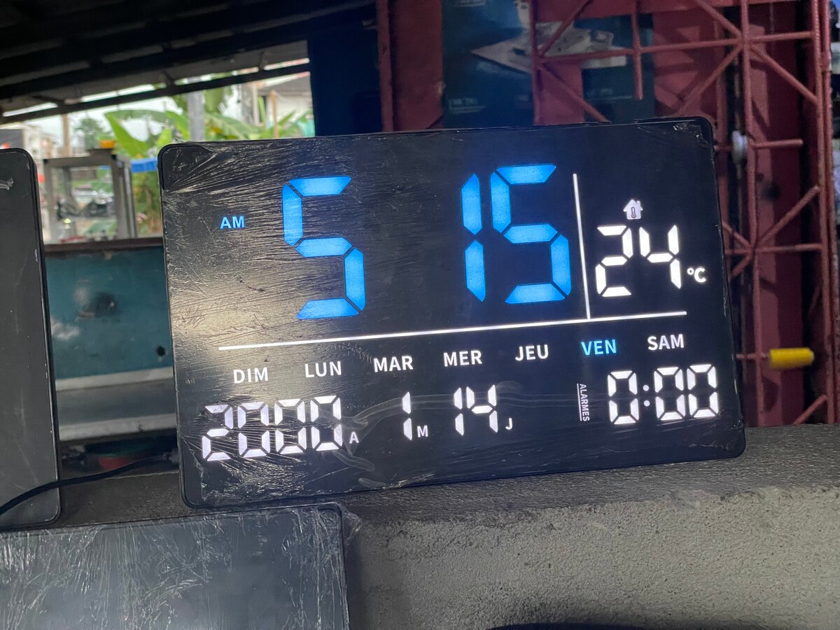 Horloge digitale LED murale