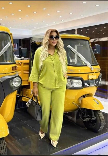 Costume en lin vert élégant