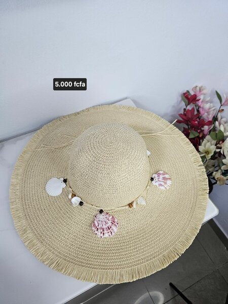 Chapeau en paille à oquillage