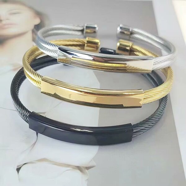 Bracelets élégants en acier