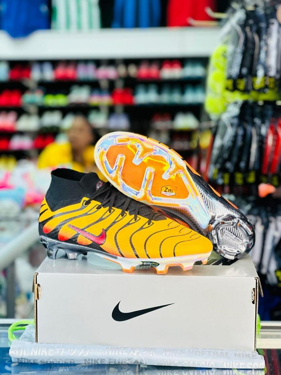 Chaussures de foot Nike vives