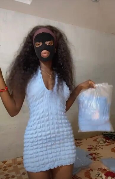 Robe bleue texturée élégante