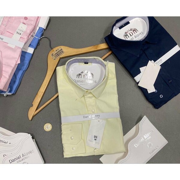 Chemise simple et pour costume