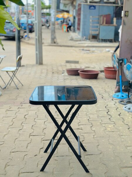 Table vitrée pliante