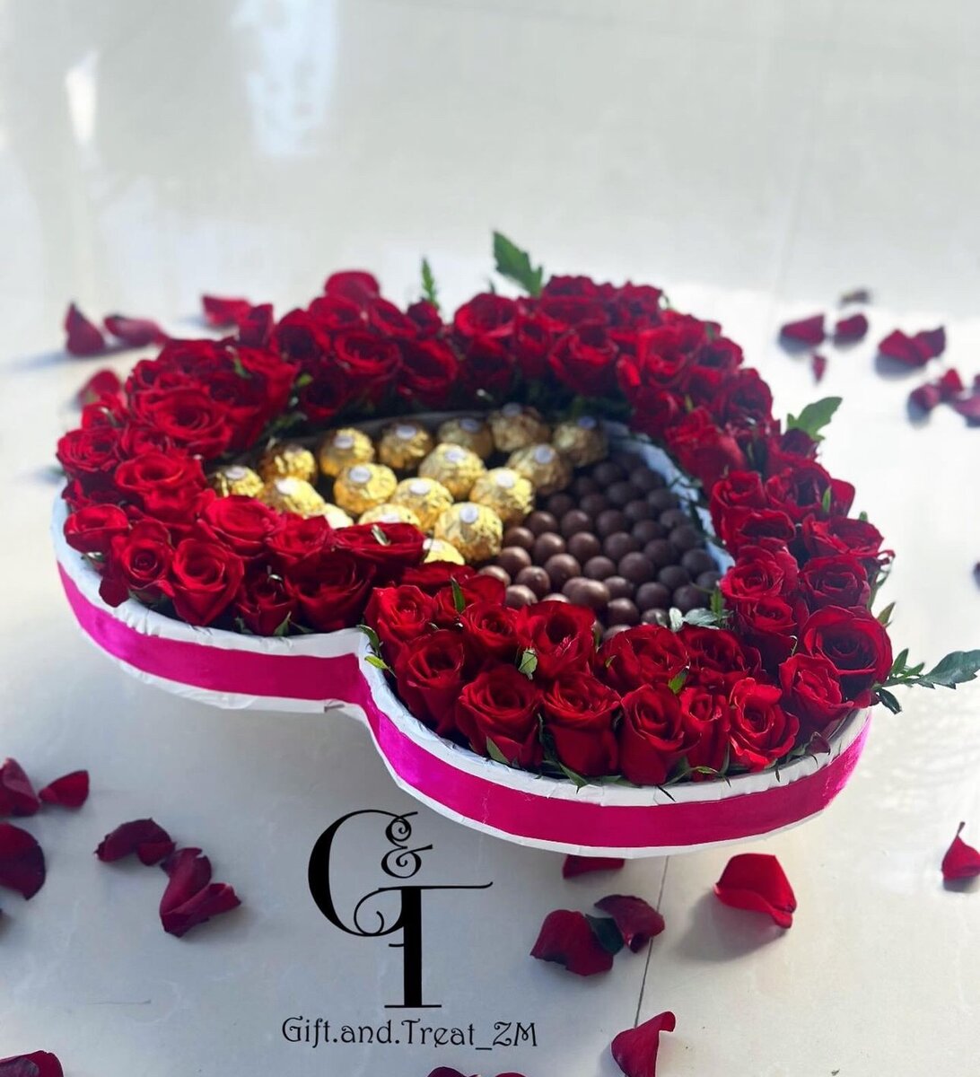 30cm heart shape hamper