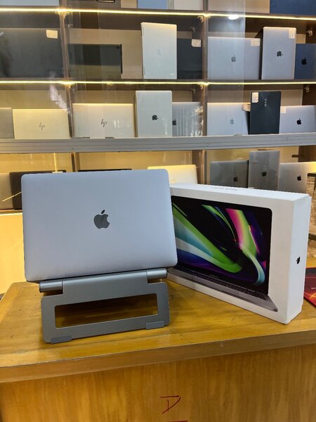 MacBook Pro 13" - Puissant et Élegant