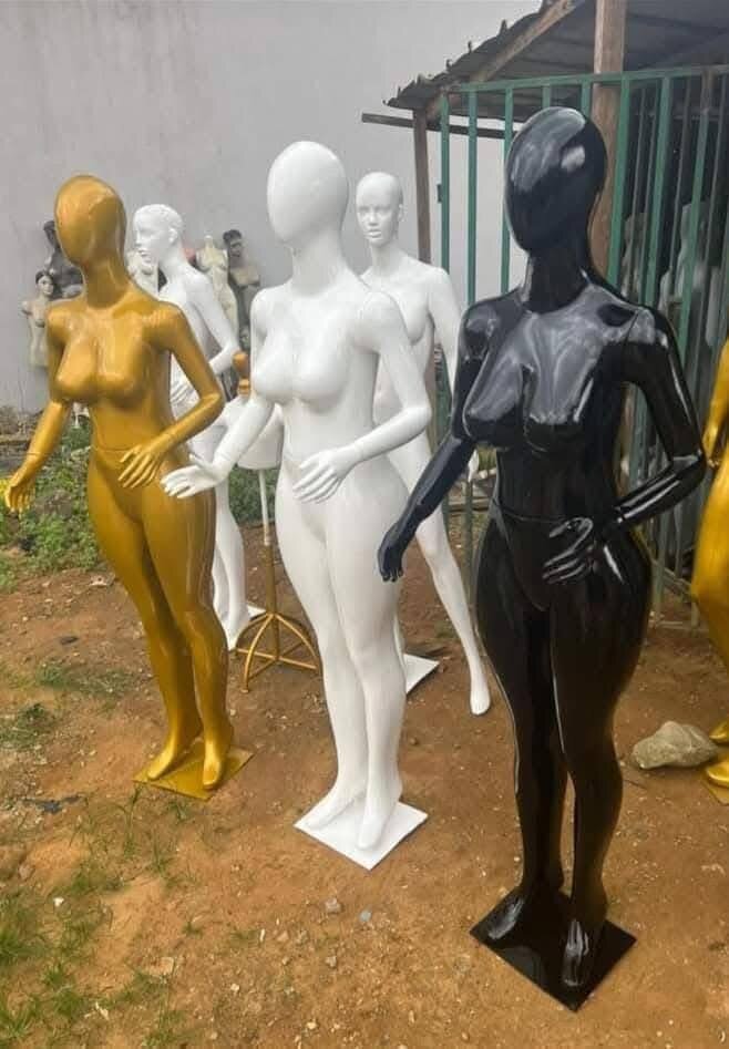 Mannequins féminins brillants