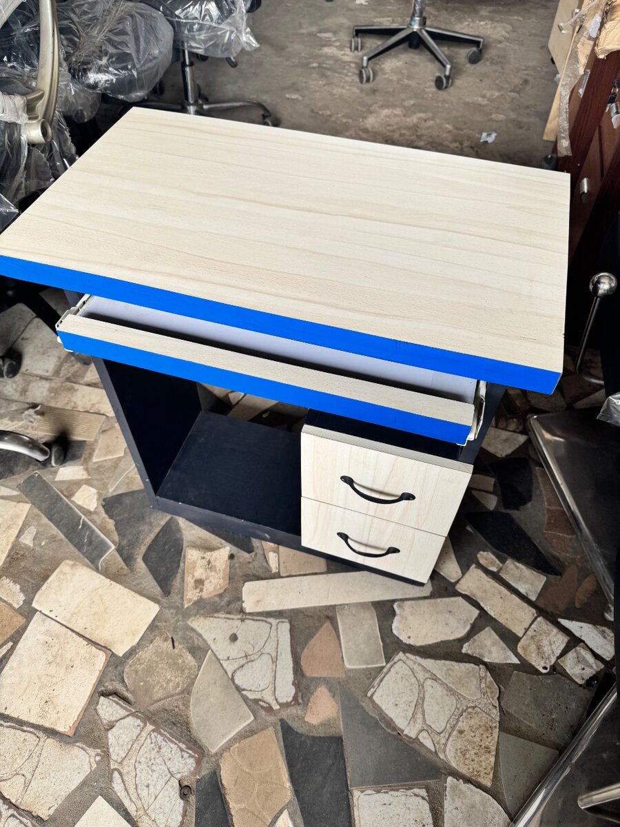 Bureau compact moderne